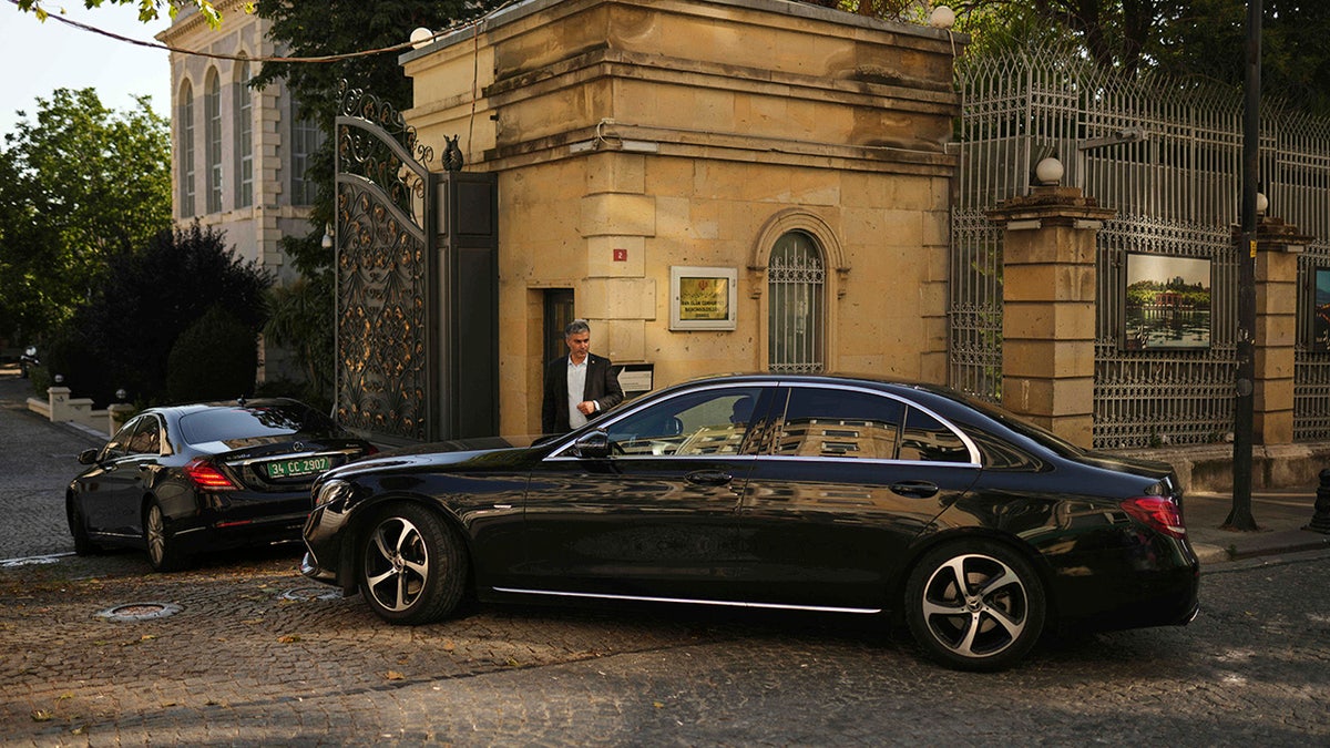 Car heading into Iranian consulate in Istanbul