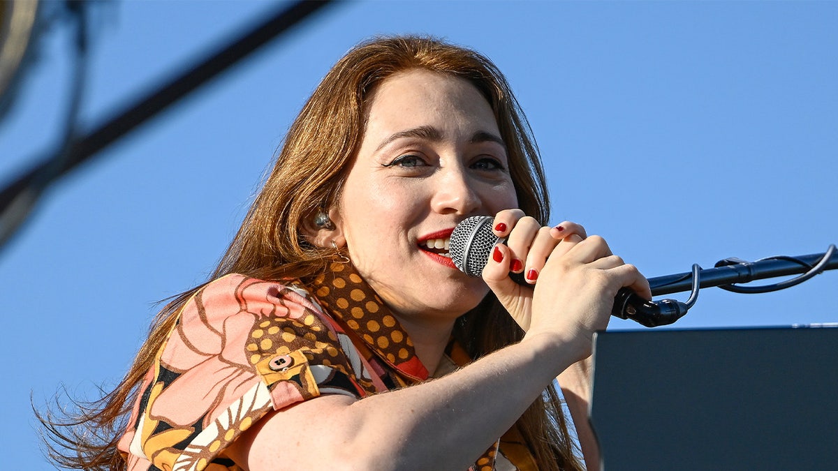 Regina Spektor anti-Israel protesters